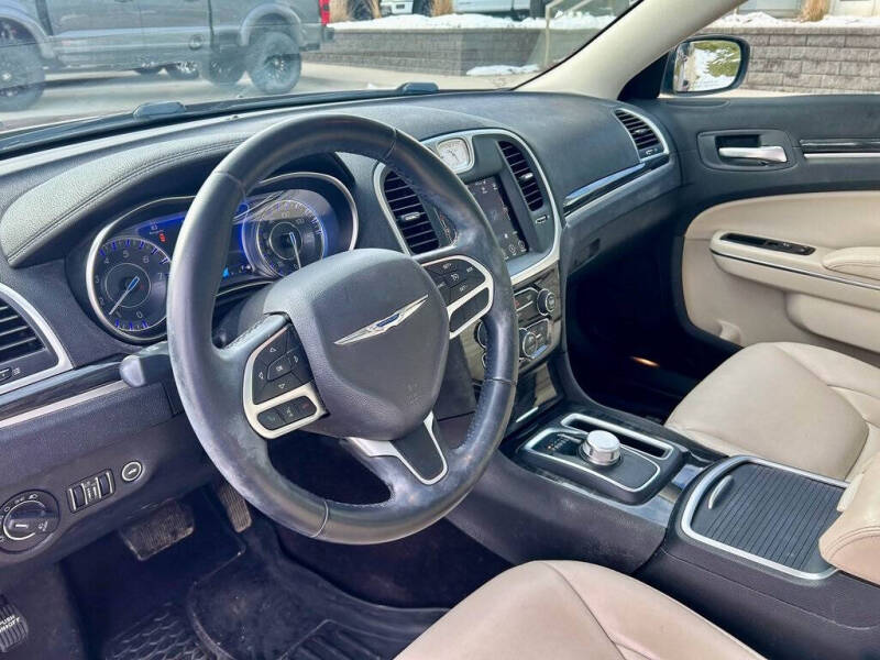 2017 Chrysler 300 Limited