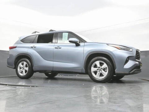 2022 Toyota Highlander LE