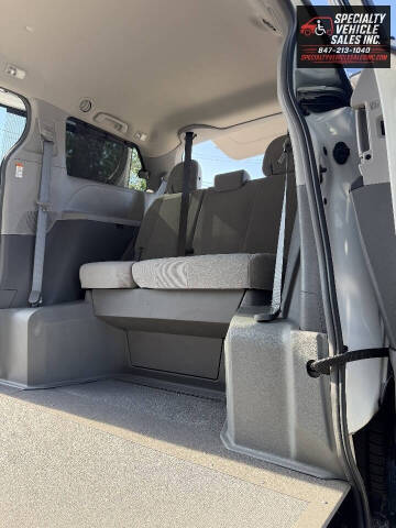 2016 Toyota Sienna LE Mobility 7-Passenger