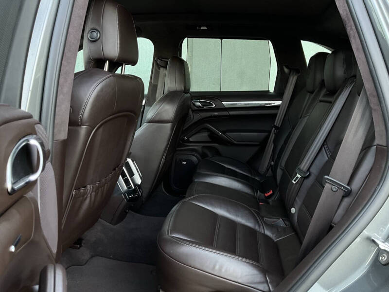 2016 Porsche Cayenne GTS