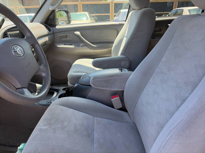 2005 Toyota Sequoia SR5