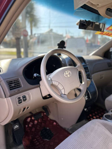 2009 Toyota Sienna CE 8-Passenger