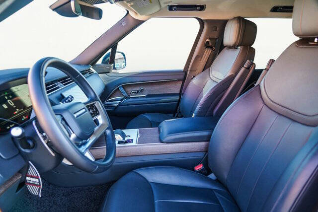 2025 Land Rover Range Rover P400 SE LWB