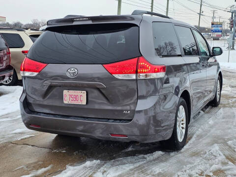 2012 Toyota Sienna XLE 8-Passenger