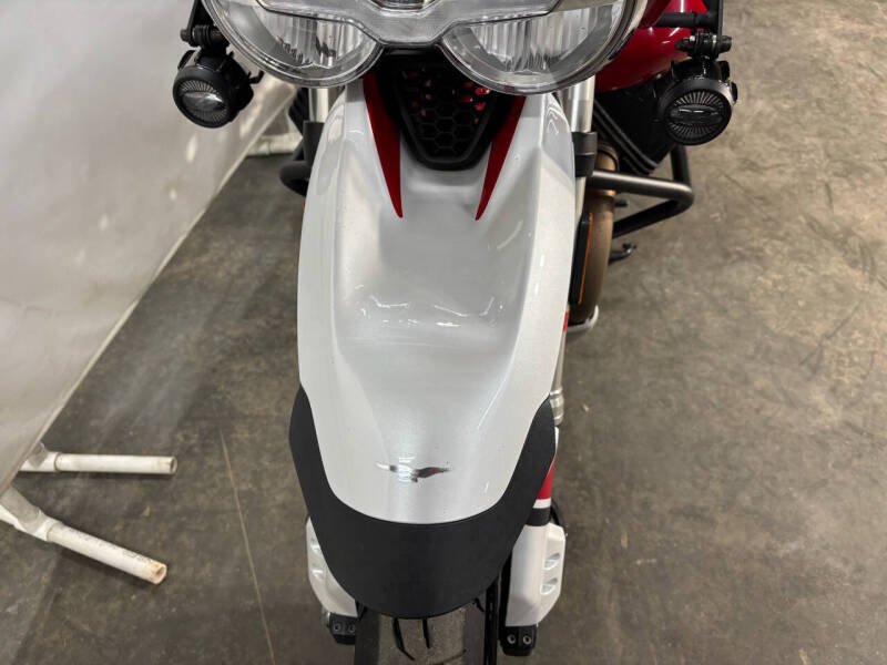 2020 Moto Guzzi V85TT