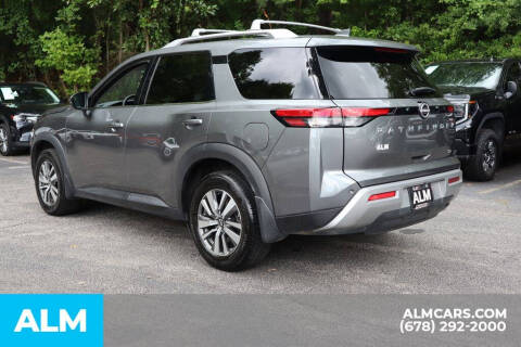 2023 Nissan Pathfinder SL
