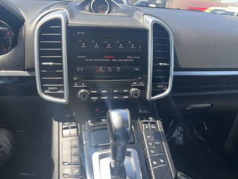 2017 Porsche Cayenne Platinum Edition