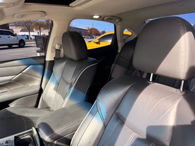 2016 Infiniti Q70 3.7