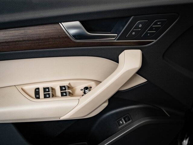 2025 Audi Q5 quattro Premium 40 TFSI