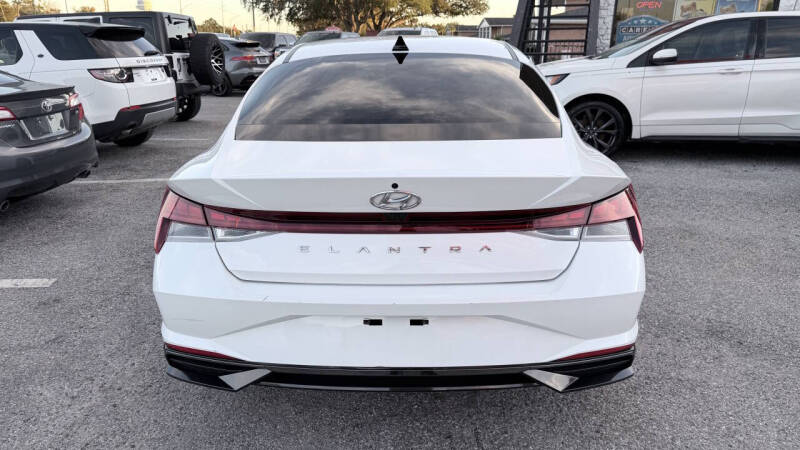 2022 Hyundai Elantra SEL