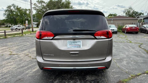2017 Chrysler Pacifica Touring-L