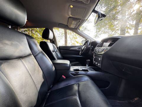 2017 Nissan Pathfinder SL