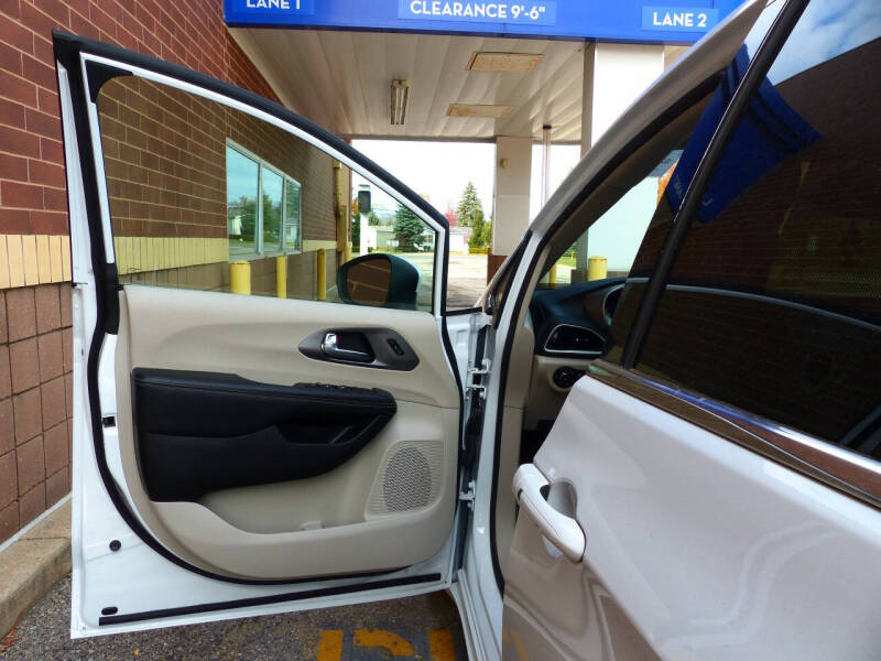 2023 Chrysler Pacifica Touring L