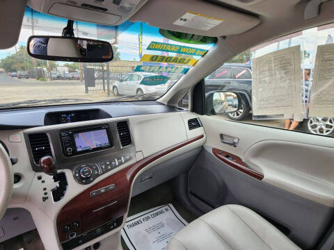 2013 Toyota Sienna XLE 7-Passenger