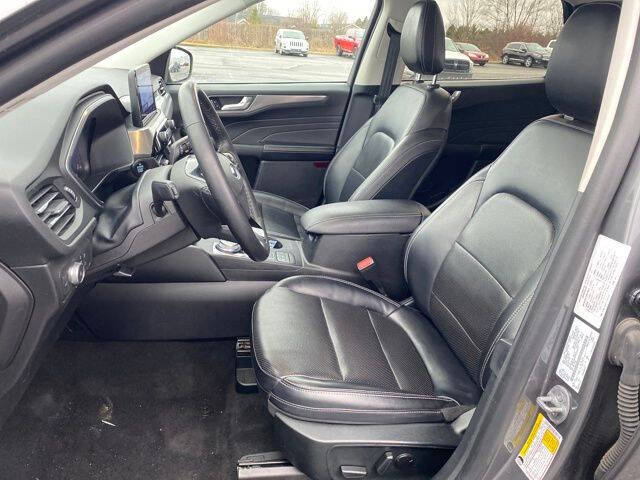 2022 Ford Escape Titanium