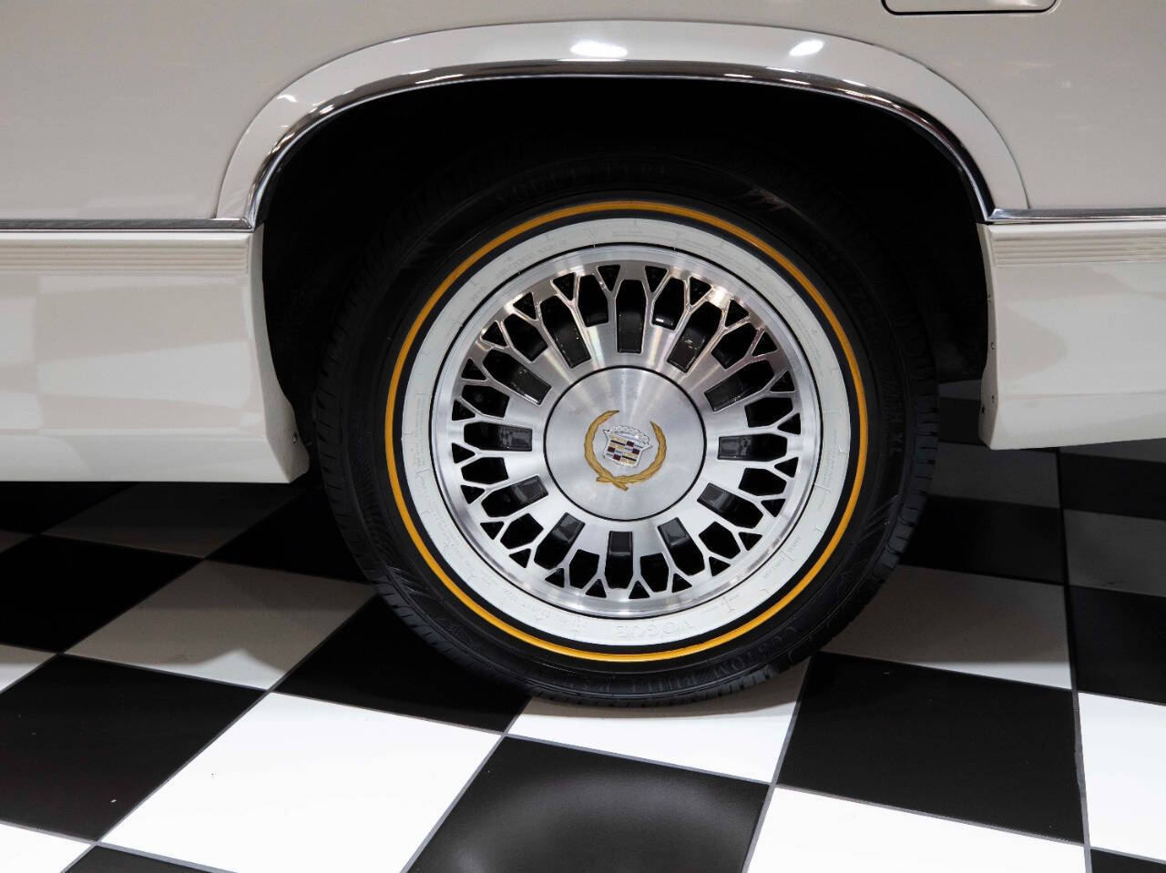 1990 Cadillac DeVille 28