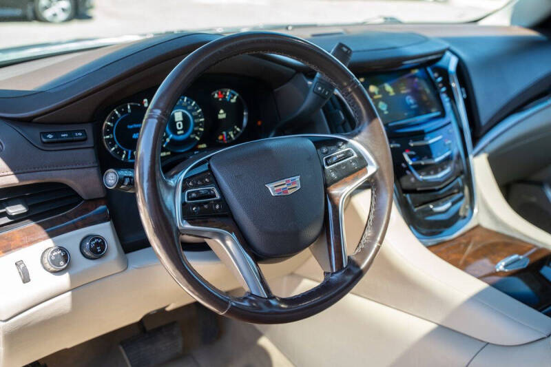 2017 Cadillac Escalade Luxury