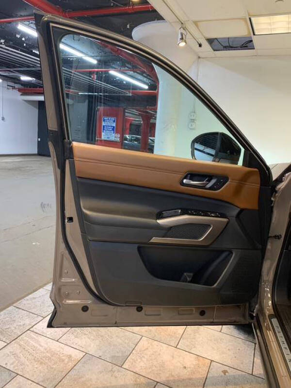 2023 Nissan Pathfinder Platinum