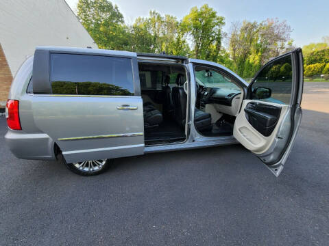 2015 Chrysler Town and Country Touring-L