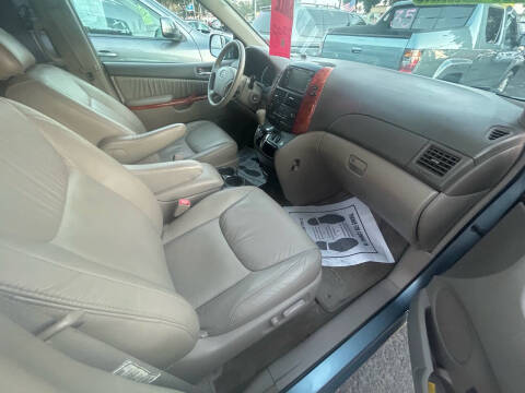 2008 Toyota Sienna XLE