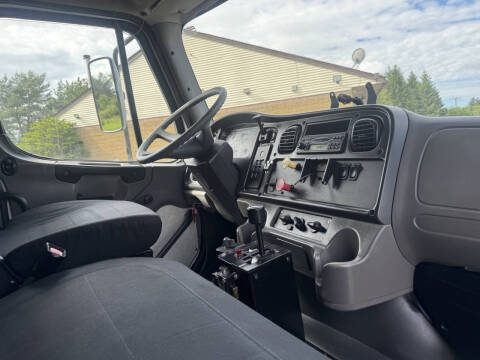 2005 Freightliner M2 112