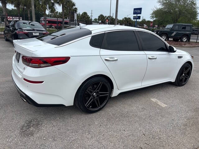 2019 Kia Optima 16