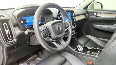 2025 Volvo XC40 B5 Plus Bright Theme