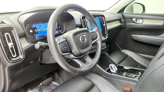 2025 Volvo XC40 B5 Plus Bright Theme