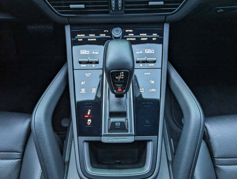 2023 Porsche Cayenne Coupe Platinum Edition