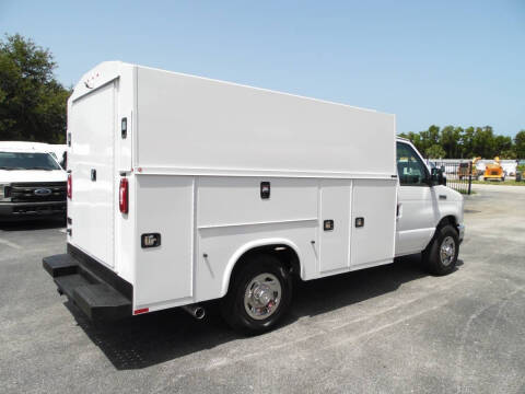 2025 Ford E-350