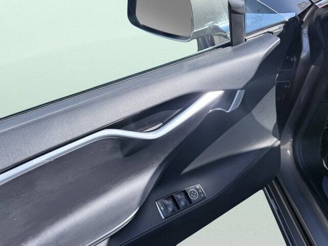 2015 Tesla Model S 70D