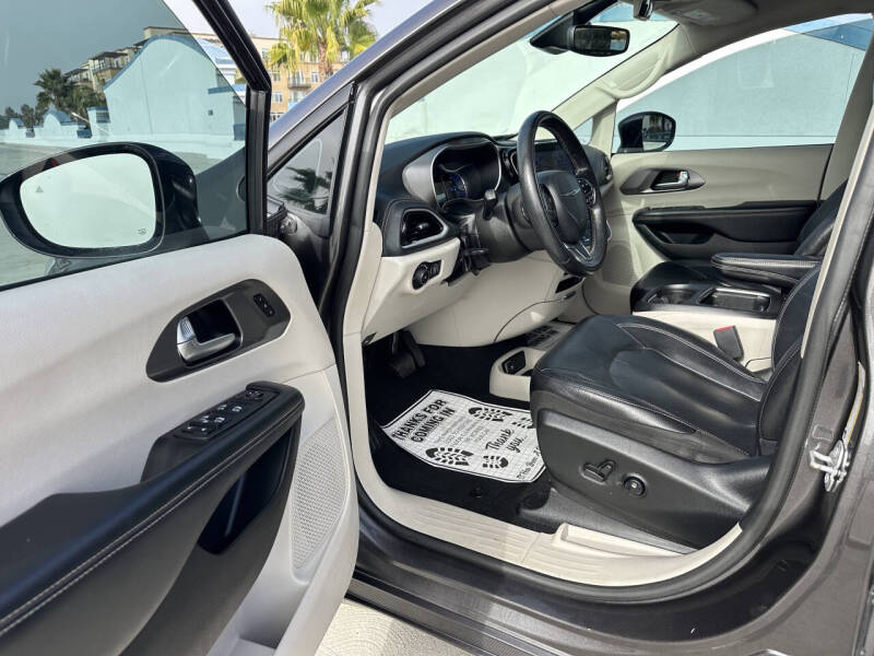 2022 Chrysler Pacifica Hybrid Touring L