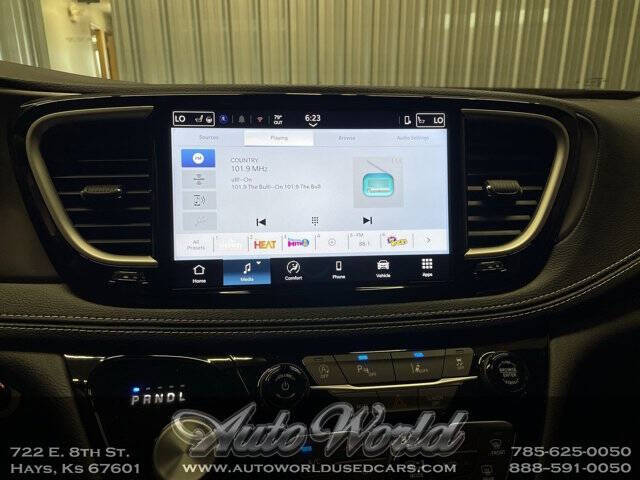 2026 Chrysler Pacifica Select