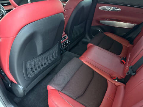 2023 Genesis GV70 2.5T Standard