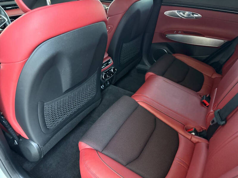 2023 Genesis GV70 2.5T Standard