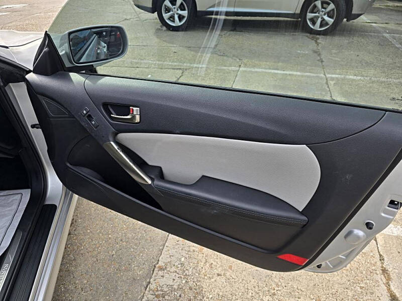 2013 Hyundai Genesis Coupe 2.0T Premium