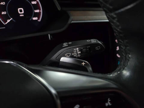 2022 Audi e-tron quattro Premium Plus