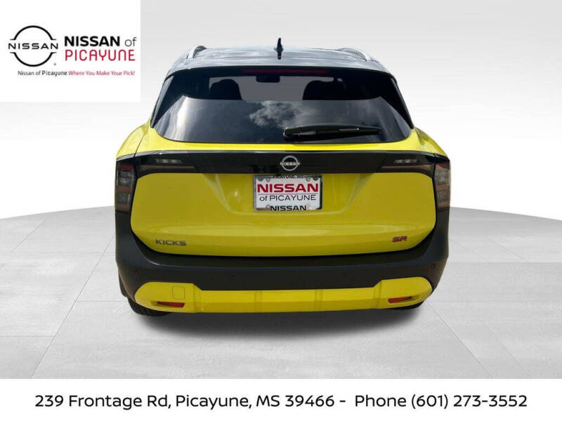 2026 Nissan Kicks SR