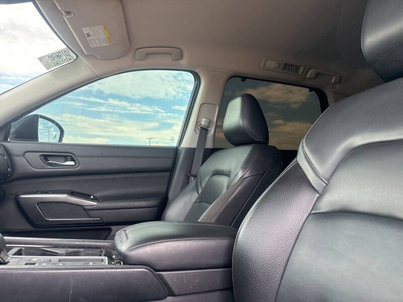 2022 Nissan Pathfinder SL
