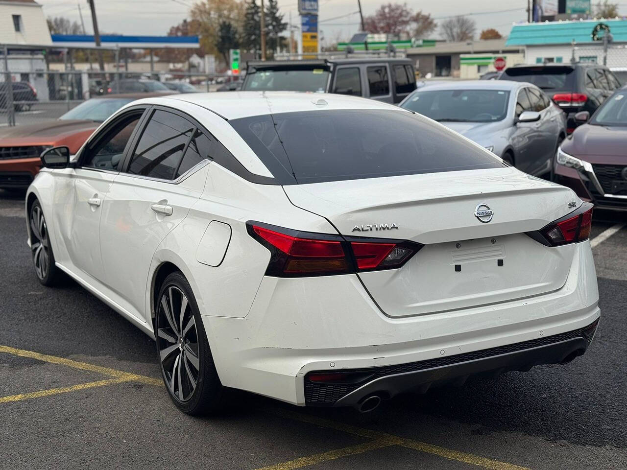 2022 Nissan Altima SR photo 10