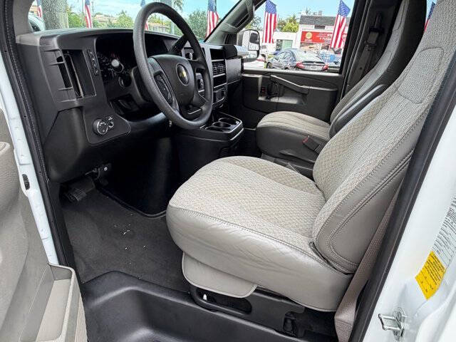2025 Chevrolet Express LT 3500