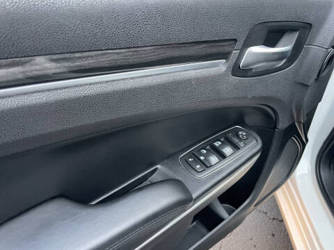 2017 Chrysler 300 Limited