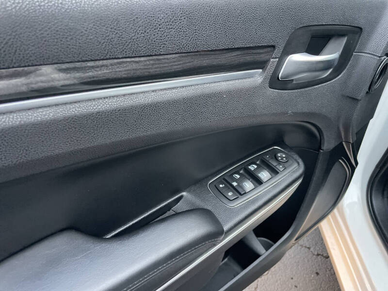 2017 Chrysler 300 Limited