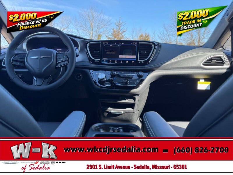 2026 Chrysler Pacifica Select