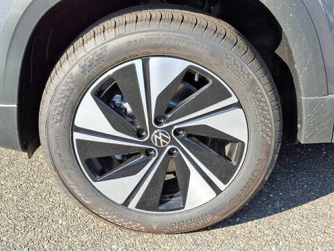 2025 Volkswagen Taos SE 4Motion