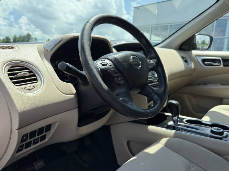 2020 Nissan Pathfinder SV