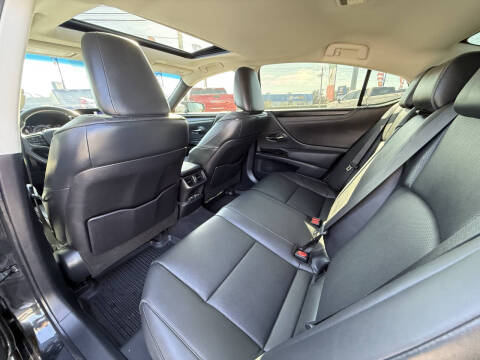 2024 Lexus ES 300h F SPORT Design