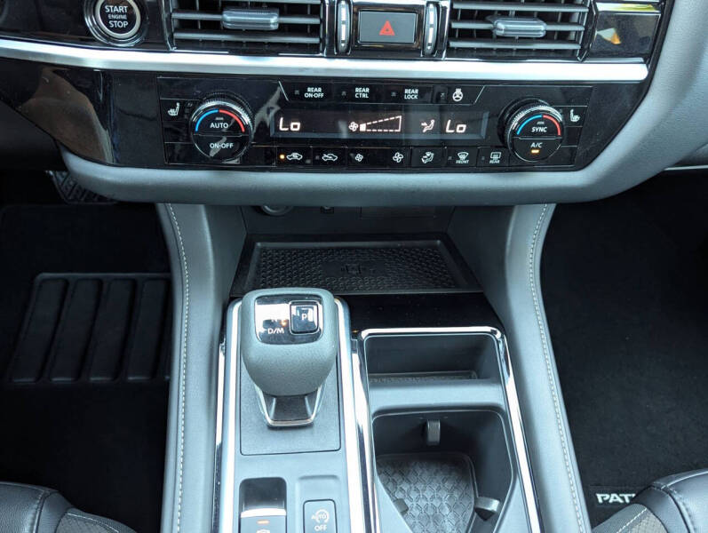 2024 Nissan Pathfinder SL