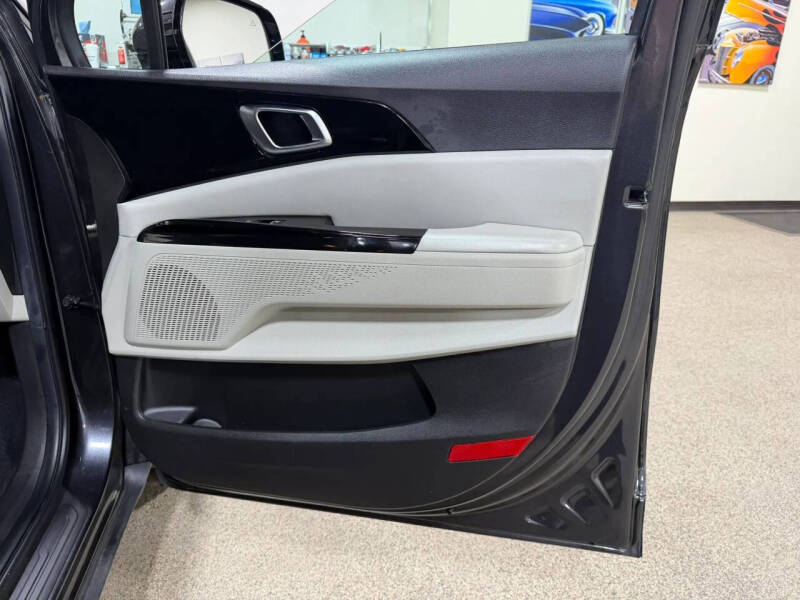 2023 Kia Carnival EX