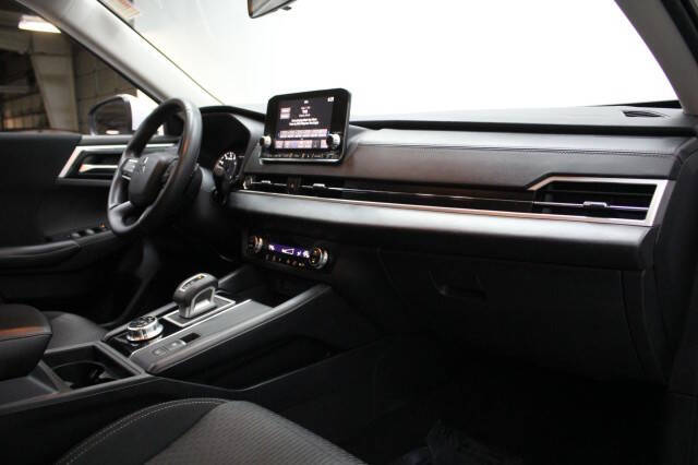 2022 Mitsubishi Outlander ES